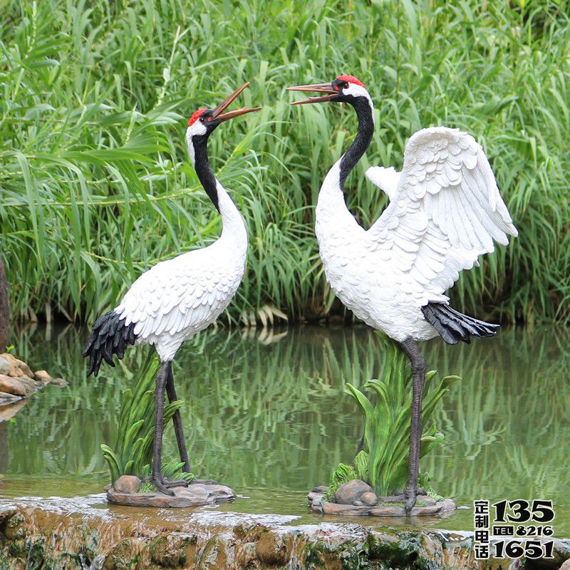 公園池塘玻璃鋼彩繪仿真動(dòng)物仙鶴雕塑